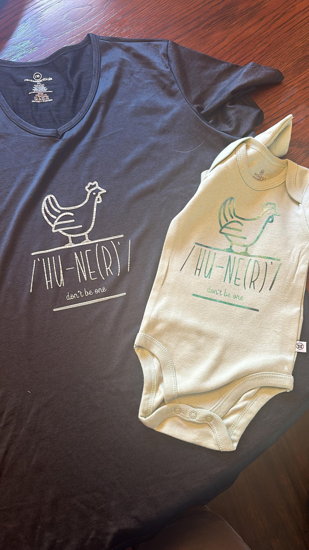 Funny Chicken 'Hu-ner(R)' T-shirt - South African Humor